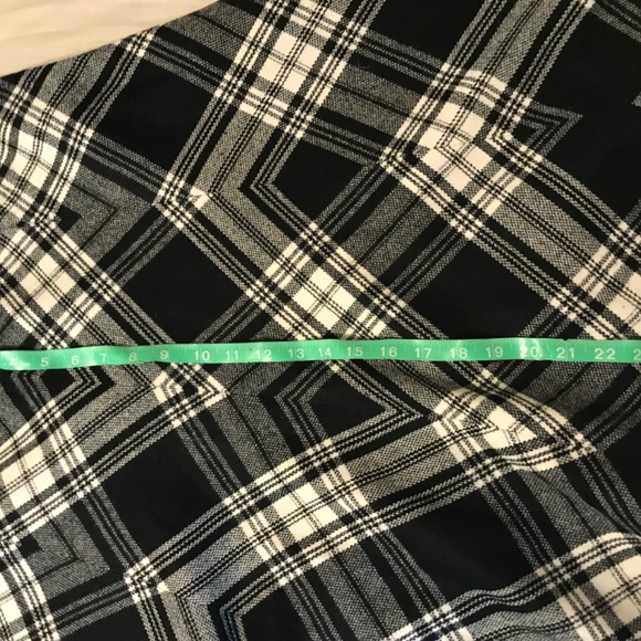 Banana Republic plaid skirt. Fit and Flare style size 12. Acrylic and Wool Blend - Picture 4 of 5